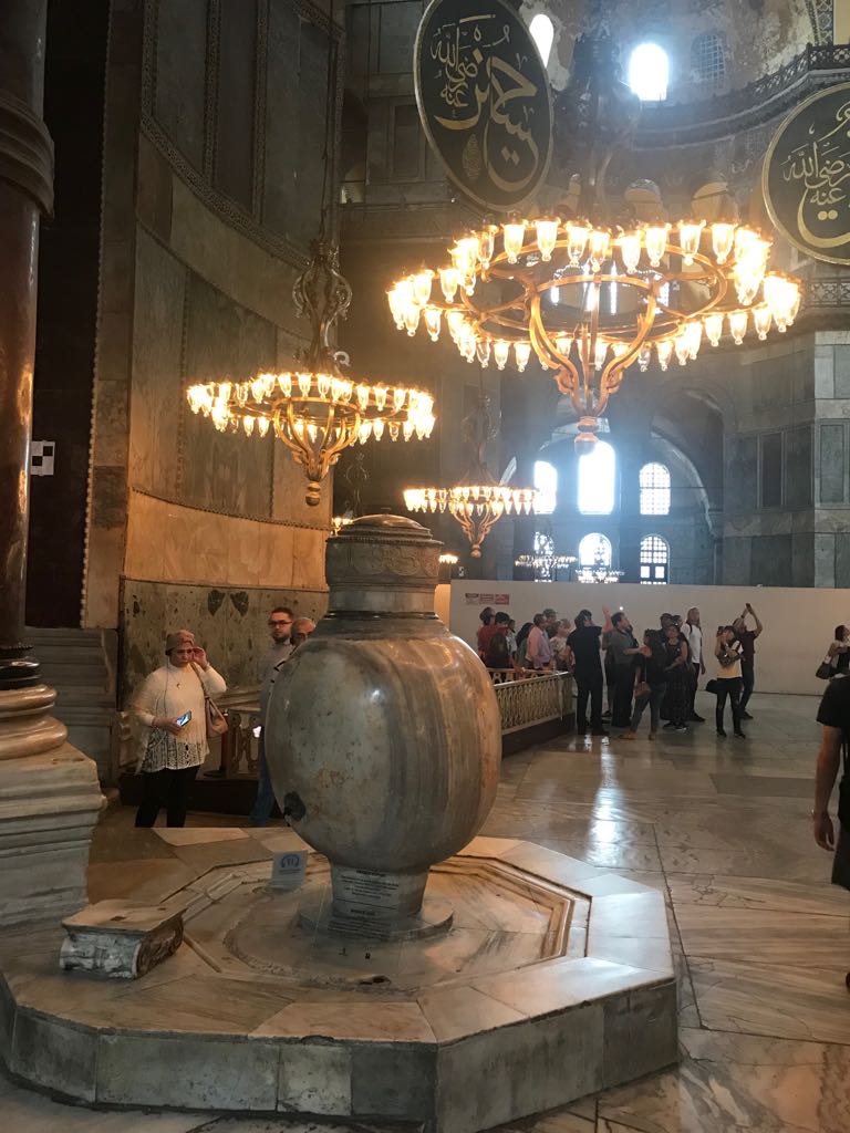 Влада Пайзулаева из Владимира оригинально отметила свой юбилей. Она с шестью подругами отправилась в Грузию, а оттуда в Турцию. Как отрывались девушки - именинница рассказала в интервью