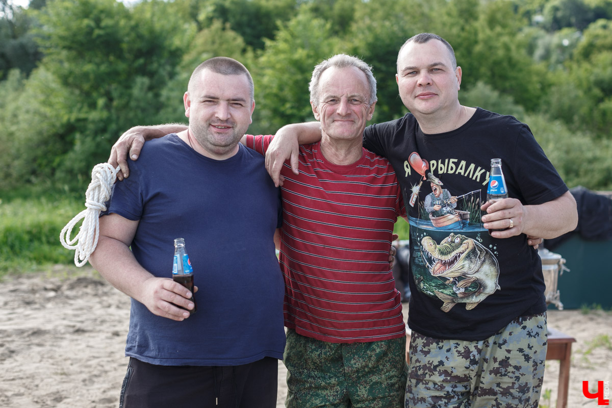 Двухэтажный плот во Владимире