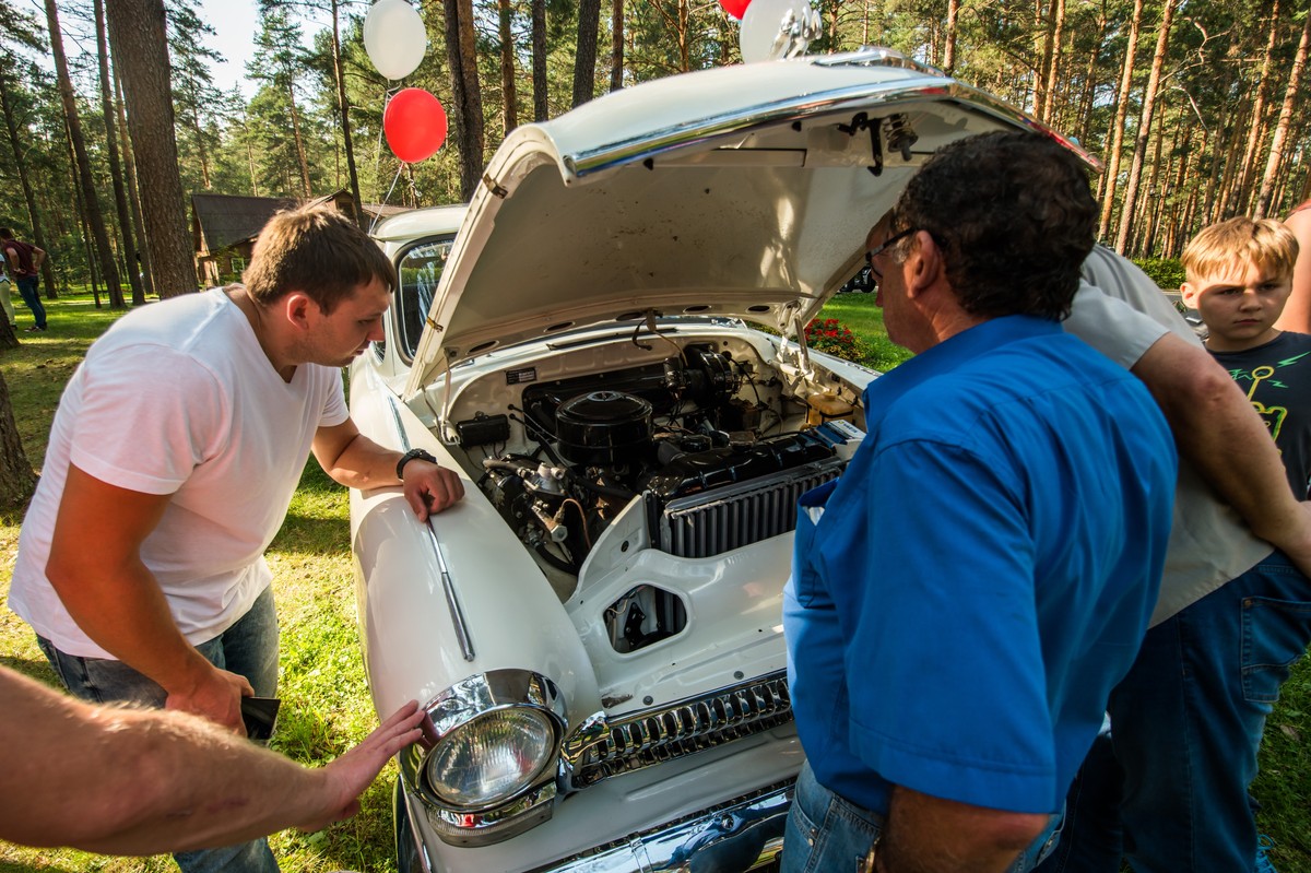 8 сентября в эко-отеле “ВеЛес” пройдет ежегодная выставка - «Ретро-гараж». На ней будут представлены раритетные винтажные автомобили, велосипеды и мотоциклы из частных коллекций