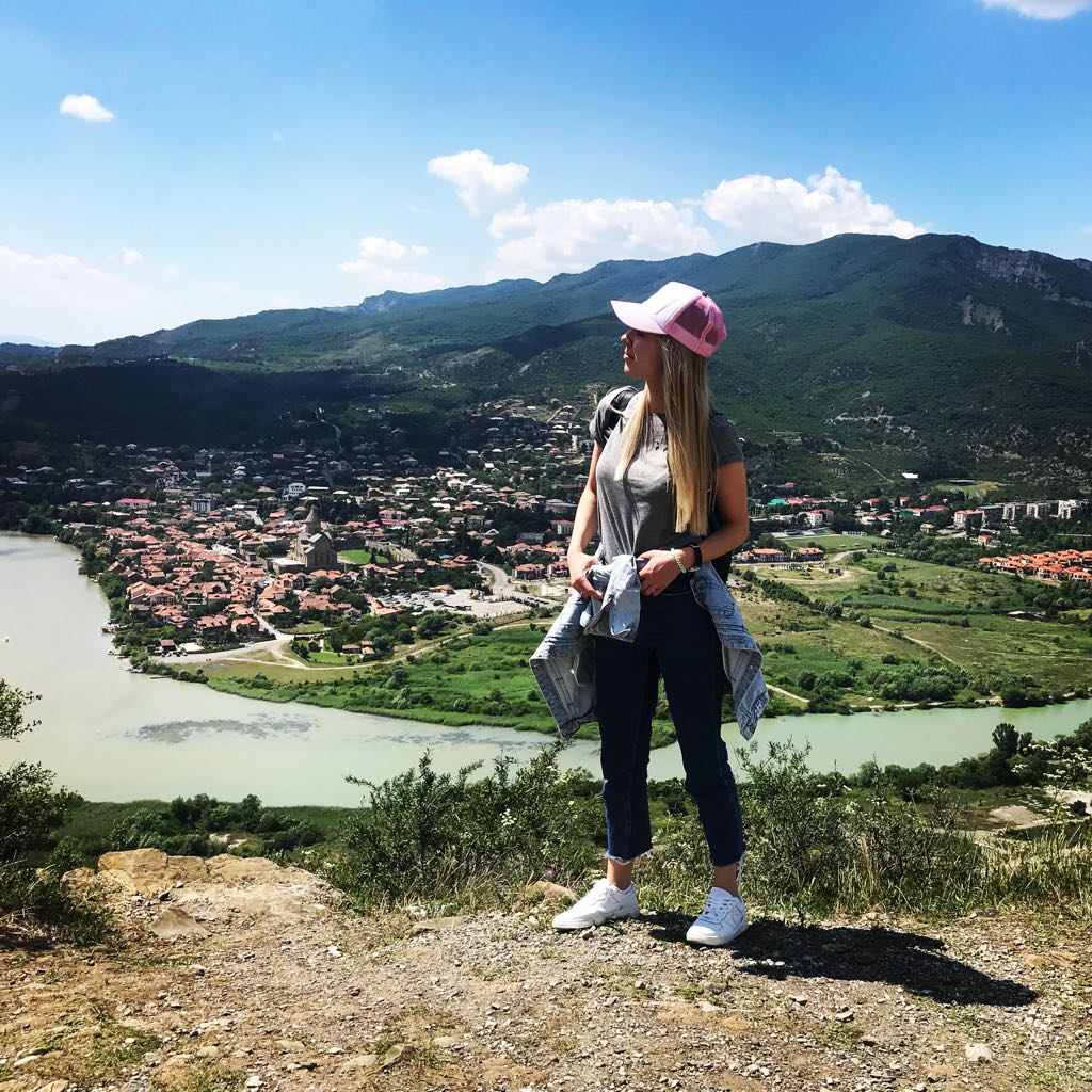 Влада Пайзулаева из Владимира оригинально отметила свой юбилей. Она с шестью подругами отправилась в Грузию, а оттуда в Турцию. Как отрывались девушки - именинница рассказала в интервью