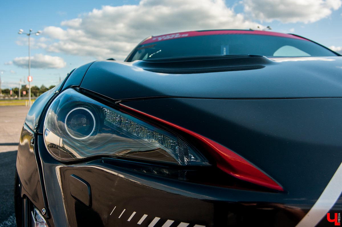 Известный тюнингёр Илья Курицын переделал свою Toyota GT86. Основой нового дизайна стали колеса от Lamborghini Speedline и карбоновый спойлер