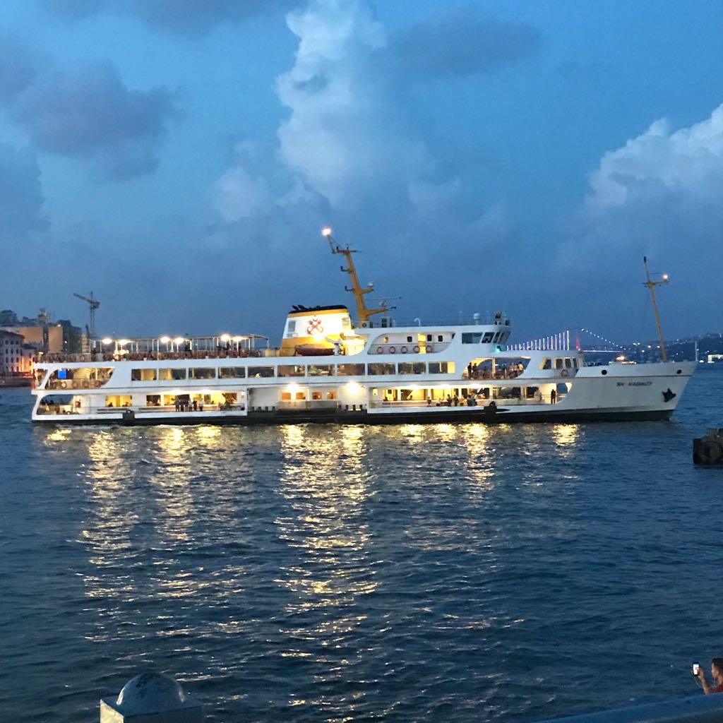 Влада Пайзулаева из Владимира оригинально отметила свой юбилей. Она с шестью подругами отправилась в Грузию, а оттуда в Турцию. Как отрывались девушки - именинница рассказала в интервью