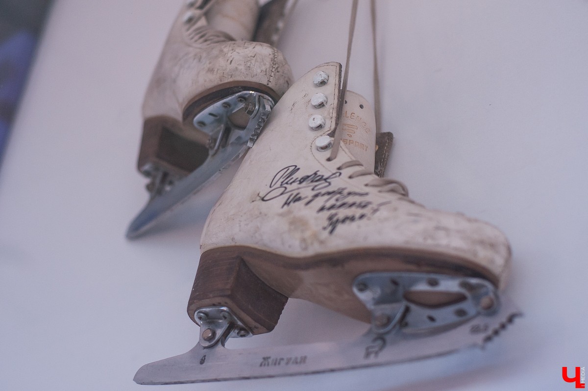 25 августа в городе открылся новый ледовый комплекс “Владимир”. На его открытие приехали известный советский хоккеист Александр Якушев и не менее известный художник Никас Сафронов