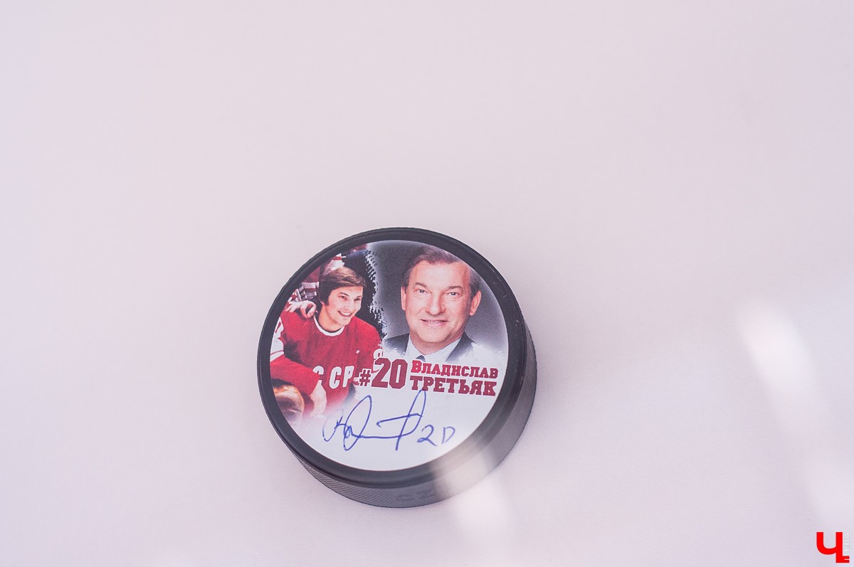 25 августа в городе открылся новый ледовый комплекс “Владимир”. На его открытие приехали известный советский хоккеист Александр Якушев и не менее известный художник Никас Сафронов