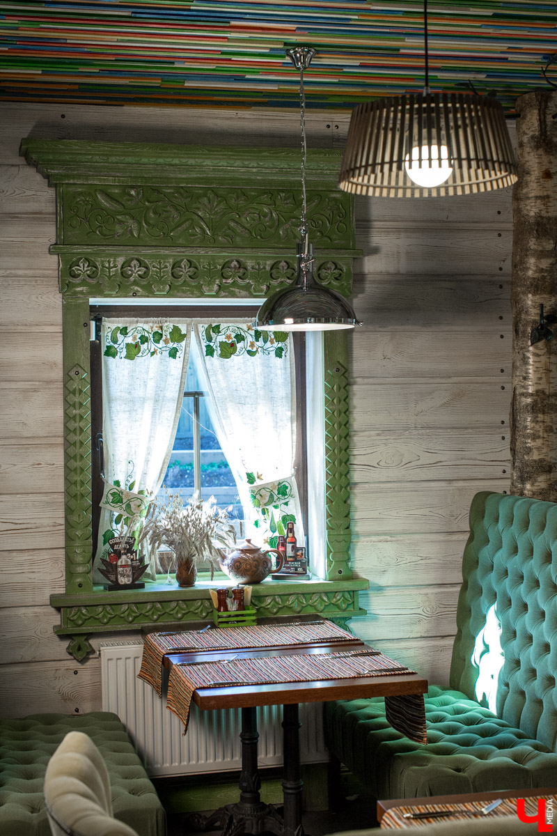 Журналист “Ключ-Медиа” отправилась на экскурсию в суздальский ресторан “Огурец” и узнала, как создавался дизайн интерьера этого заведения, какие самые необычные блюда входят в меню и где закупаются ингредиенты для них