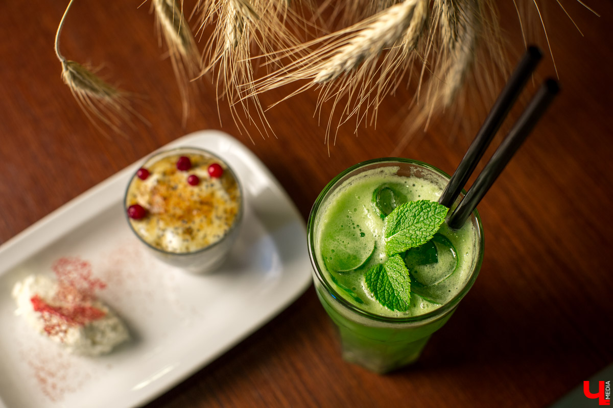 Журналист “Ключ-Медиа” отправилась на экскурсию в суздальский ресторан “Огурец” и узнала, как создавался дизайн интерьера этого заведения, какие самые необычные блюда входят в меню и где закупаются ингредиенты для них