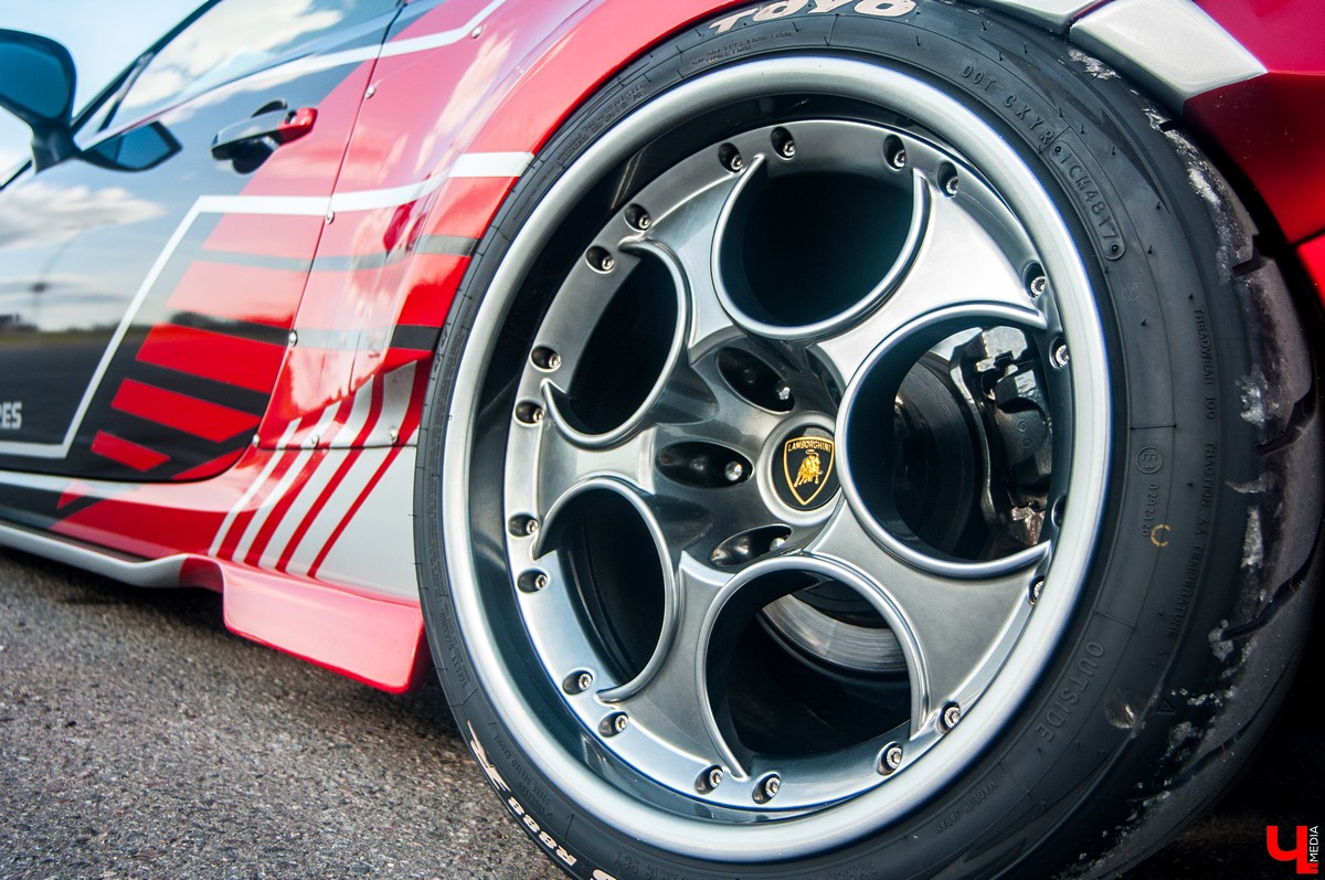 Известный тюнингёр Илья Курицын переделал свою Toyota GT86. Основой нового дизайна стали колеса от Lamborghini Speedline и карбоновый спойлер