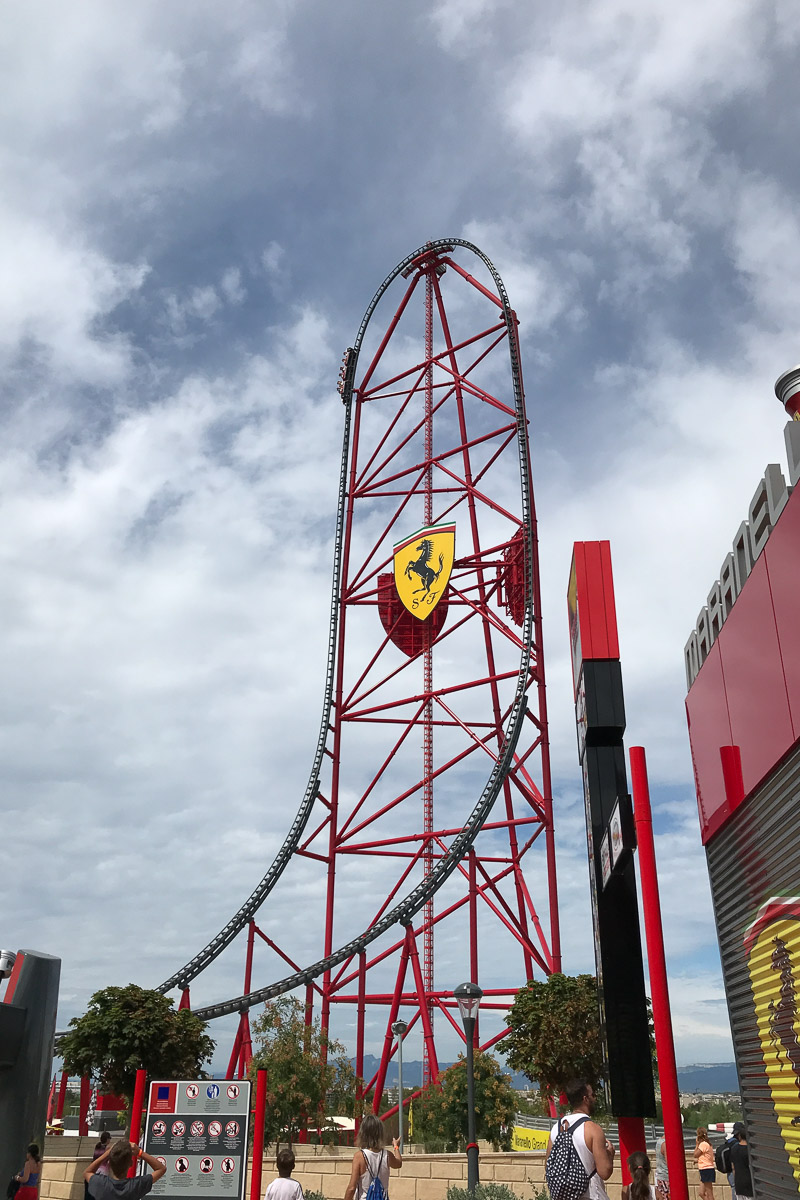 Владимирец Никита Димитрюк побывал в Испании и три дня провел в парке развлечений “Порт Авентура”. Он составил свой рейтинг самых захватывающих аттракционов