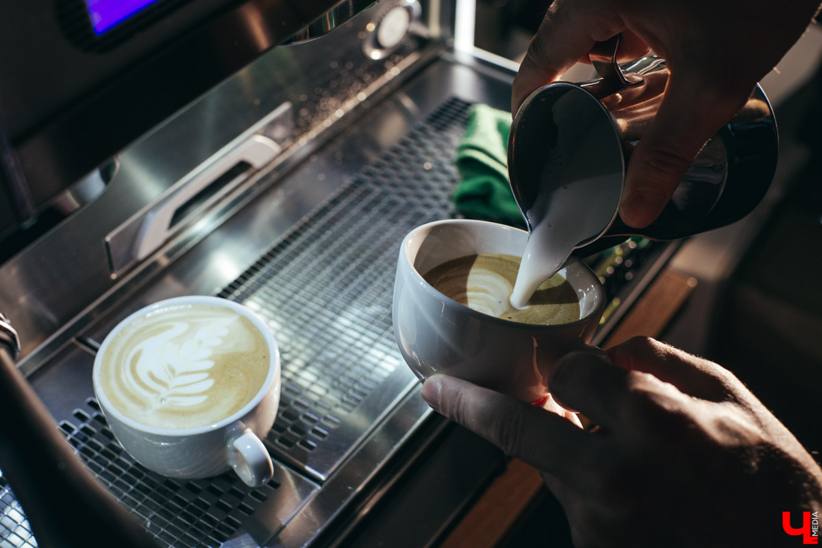 Известный владимирский бариста Дмитрий Баринов с коллегой открывают новое заведение. Новый формат предполагает дегустацию продуктов с использованием сенсорных карт. Все подробности пока держатся в тайне