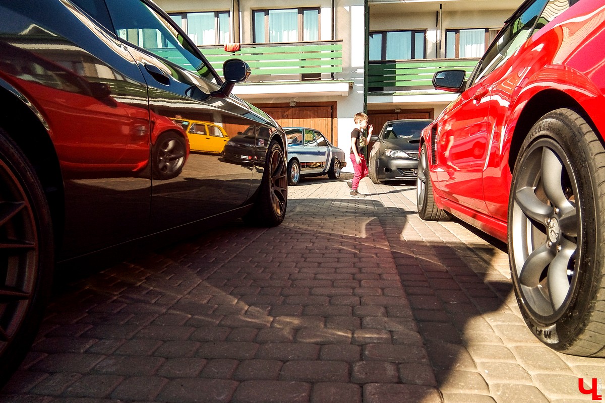 15 и 16 сентября в Суздале прошел фестиваль автомобильного тюнинга Tuning Car Awards. На него съехалось больше 100 машин со всей России