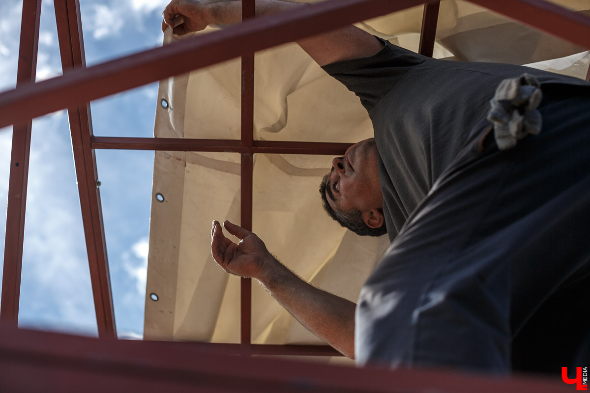 Двухэтажный плот во Владимире