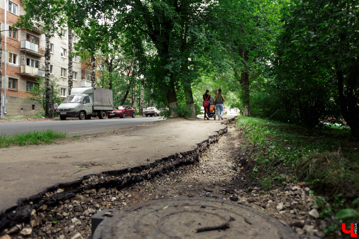 Корреспондент “Ключ-Медиа” прогулялась по улице Северной с двумя жительницами Владимира. Жена и мама малыша, а также не обремененная семейными обязательствами молодая девушка - обе высказали свою точку зрения о жизни в этом районе