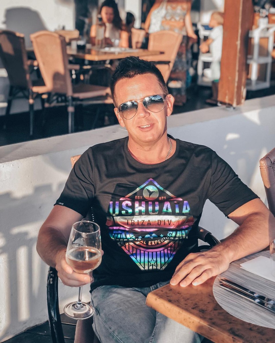 Владимирский диджей Алекс Кокс вернулся с Ибицы и рассказал о лучших, на его взгляд, местах острова. И, конечно, о самых крутых вечеринках