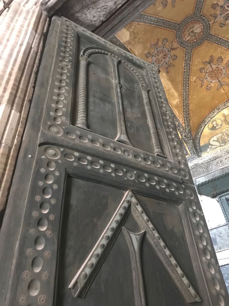 Влада Пайзулаева из Владимира оригинально отметила свой юбилей. Она с шестью подругами отправилась в Грузию, а оттуда в Турцию. Как отрывались девушки - именинница рассказала в интервью