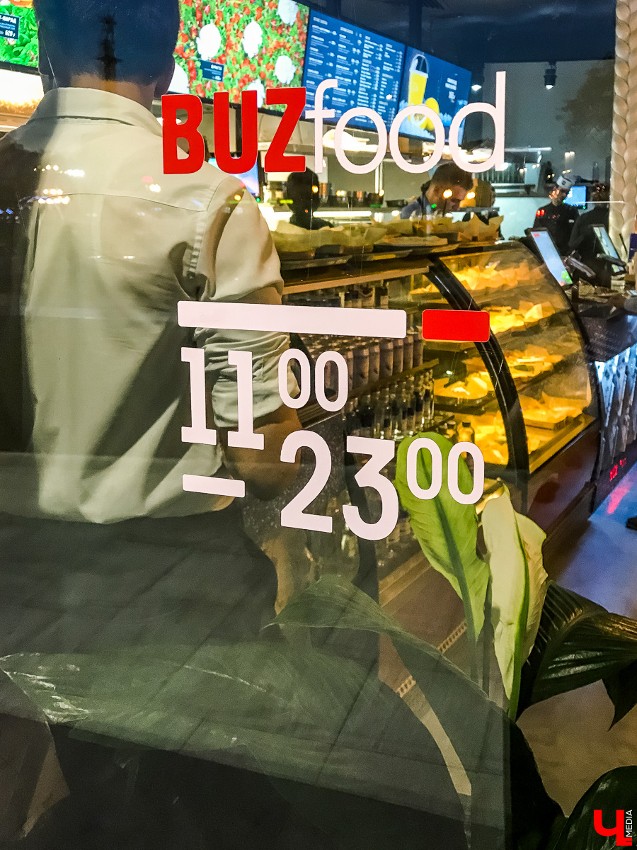 Журналист Ключ-Медиа побывала в ресторане Ольги Бузовой, оценила интерьер и узнала, что там за салаты такие подают под названием “Мало половин” и “Бузцезарь”