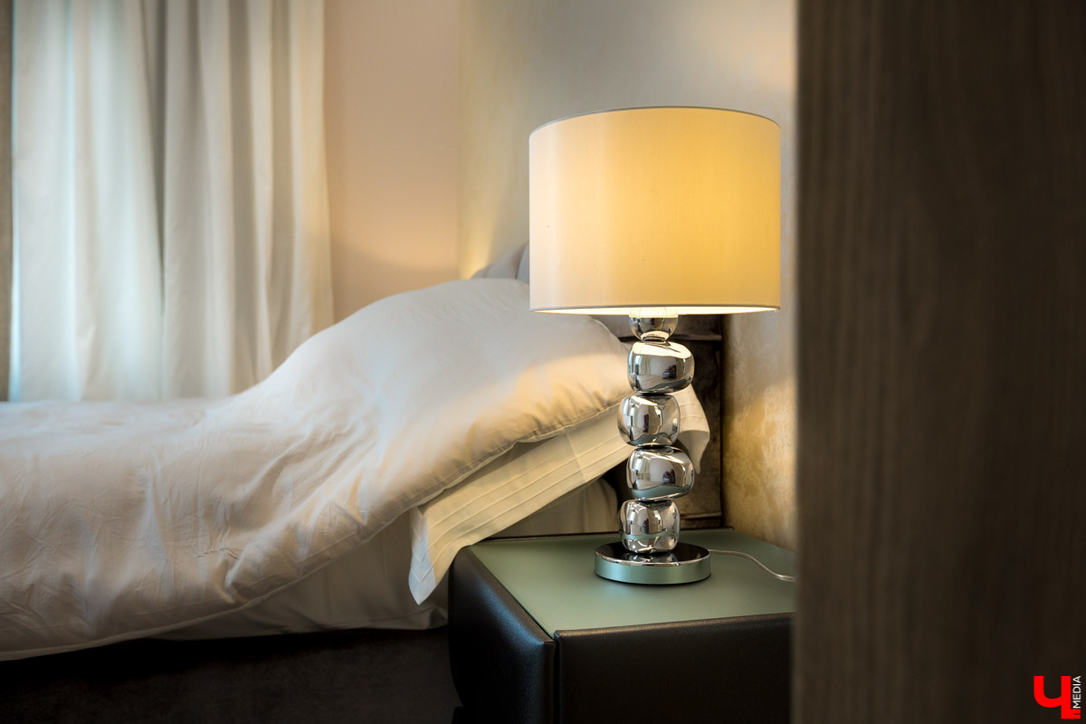 Архитектор-дизайнер Наталья Корешкова провела экскурсию по одному из самых роскошных офисов Владимира, в котором есть даже “золотой” туалет и джакузи