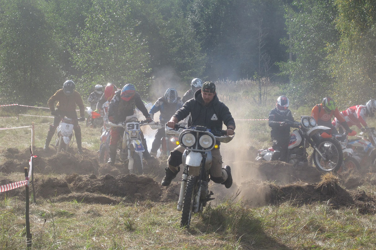 16 сентября состоялись “Мстёрские тропы 2018”. Мотоциклисты соревновались в ориентировании на бездорожье. Приехало 100 участников