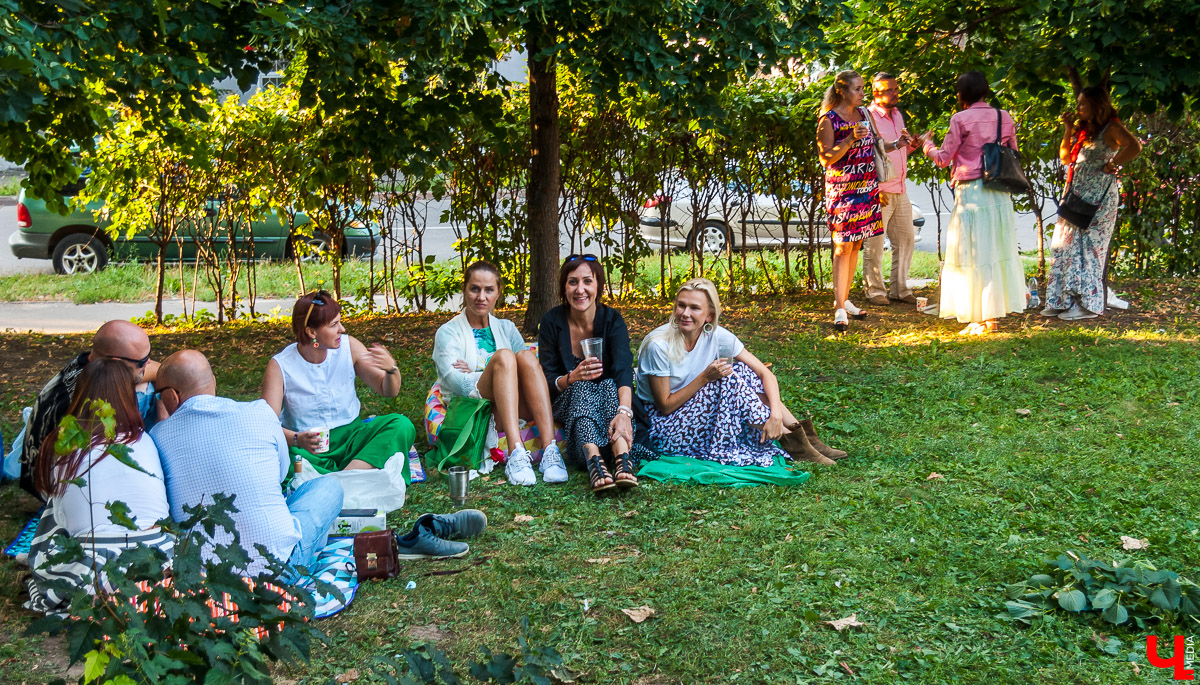 18 августа во Владимире прошёл фестиваль еды «Ресторанный день». В акции поучаствовало 23 однодневных ресторана и 2000 гостей