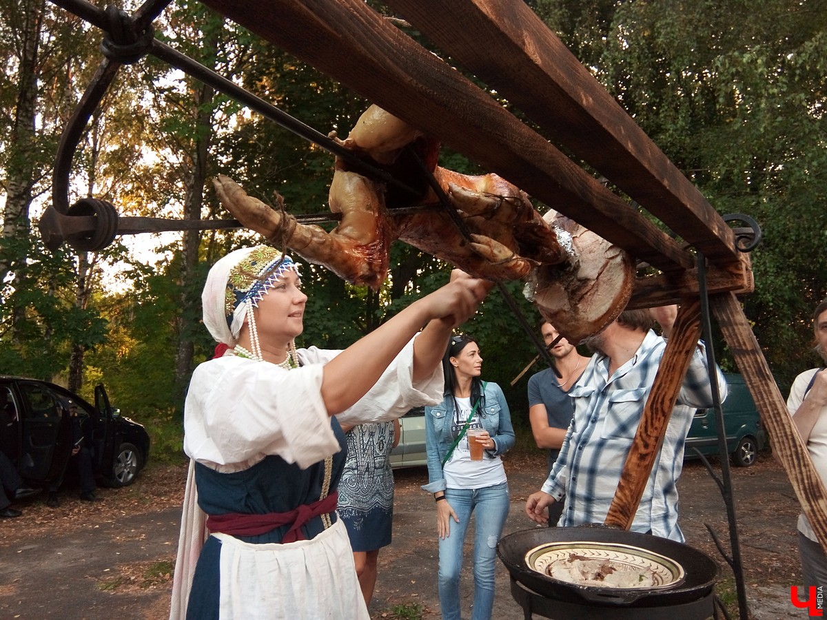 7-8 сентября в Суздале прошел третий фестиваль «Медовуха Fest». В 2018 году медовары привезли ставленый мед, сбитень, безалкогольную медовуху и травяные настои
