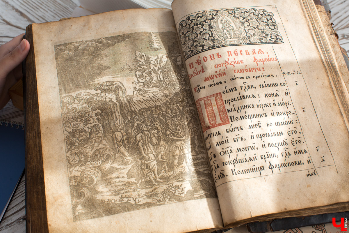 Гид Денис Лапин провел необычную экскурсию по Суздалю. Он показал журналисту Ключ-Медиа загадочные провалы, тайные подземелья и древние вещи, найденные местными жителями