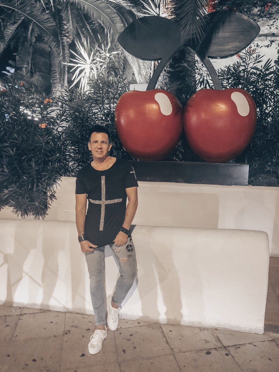 Владимирский диджей Алекс Кокс вернулся с Ибицы и рассказал о лучших, на его взгляд, местах острова. И, конечно, о самых крутых вечеринках