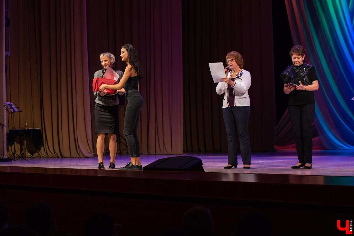 Профессия учителя. Что она скрывает в себе? Чтобы это узнать, мы заглянули во владимирскую гимназию № 23 и побеседовали с ее педагогами на всевозможные темы