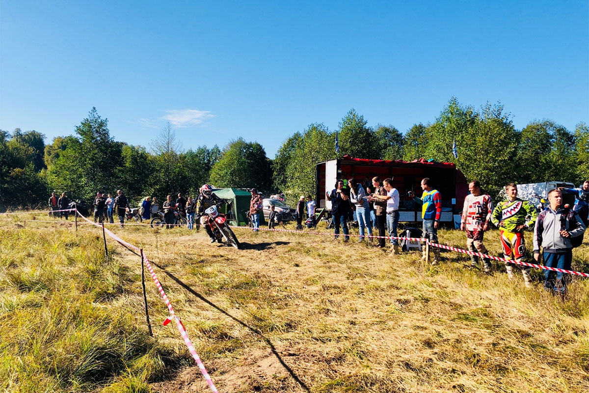 16 сентября состоялись “Мстёрские тропы 2018”. Мотоциклисты соревновались в ориентировании на бездорожье. Приехало 100 участников