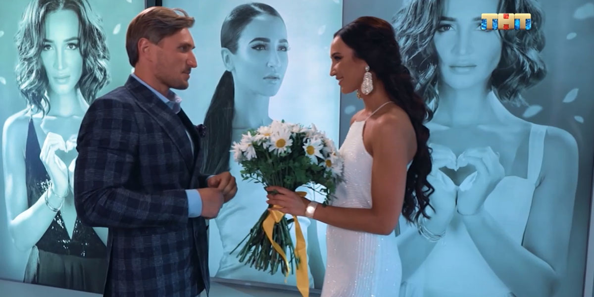 26 августа на телеканале ТНТ стартовало шоу “Замуж за Бузову”. Среди 15 кандидатов на сердце Ольги выделился сыровар из Суздаля Денис Лебедев