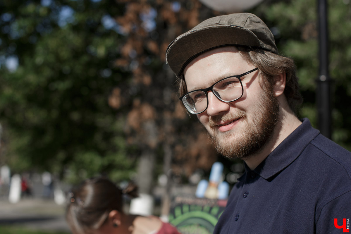 9 августа во Владимире прошла очередная акция в поддержку приближающегося Ресторанного дня. У памятника Диктору Левитану был открыт ресторан Лепёха-Лепёха