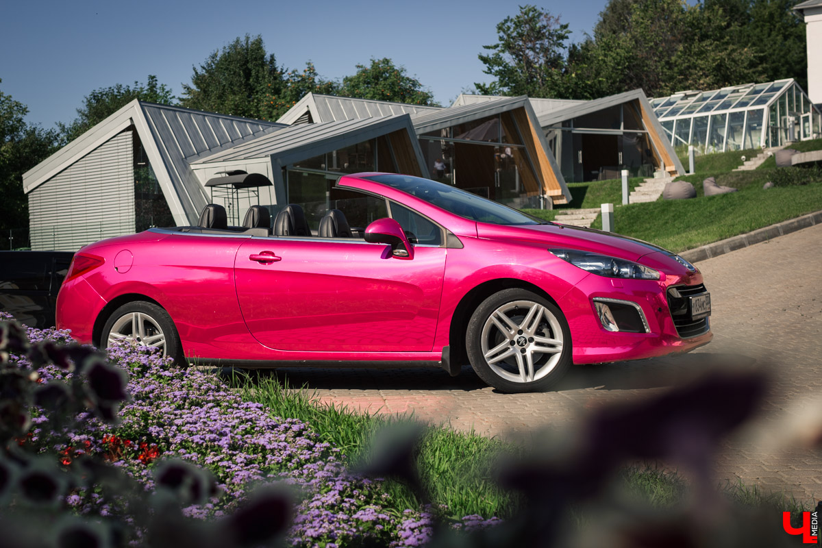 Розовый кабриолет Пежо Маргариты Скарлетт