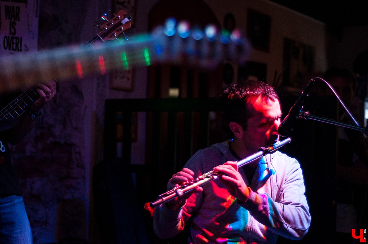 30 сентября во Владимире прошел фестиваль экспериментальной музыки Babooinumfest. В нем приняли участие команды из Владимира и Санкт-Петербурга