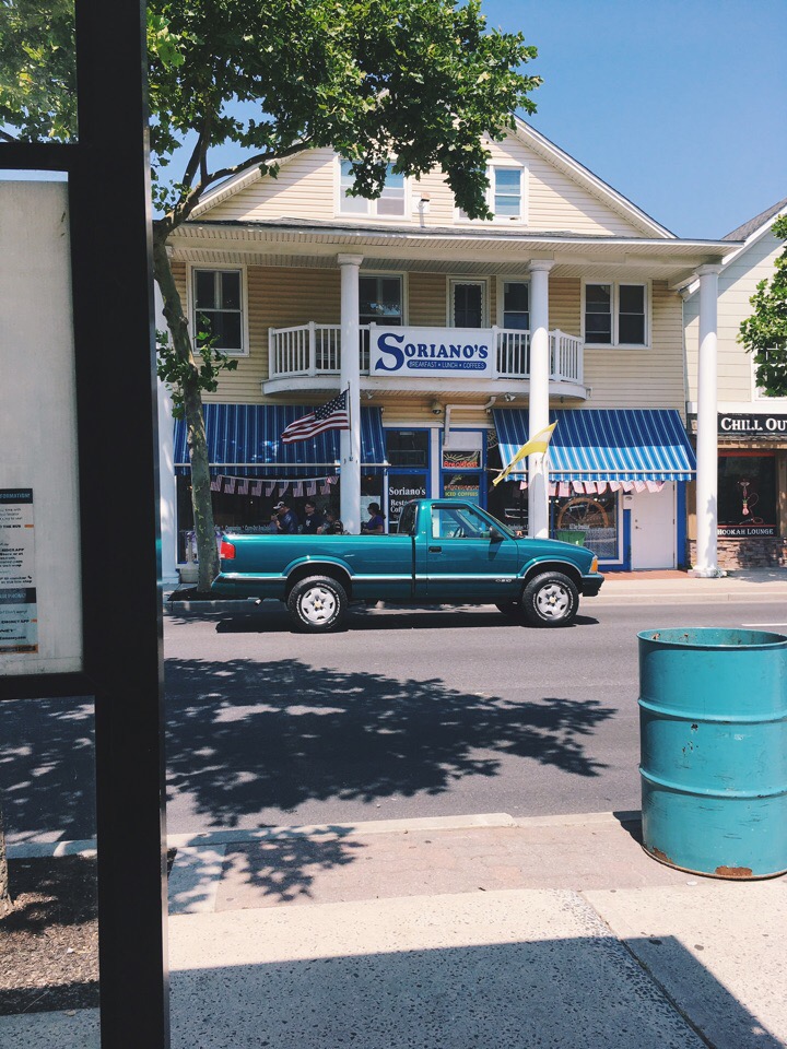 Анастасия Ковальская несколько лет подряд уезжает летом работать в Америку. Корреспондент “Ключ-Медиа” поговорила с девушкой о жизни за океаном, кредитах, работе и американской мечте