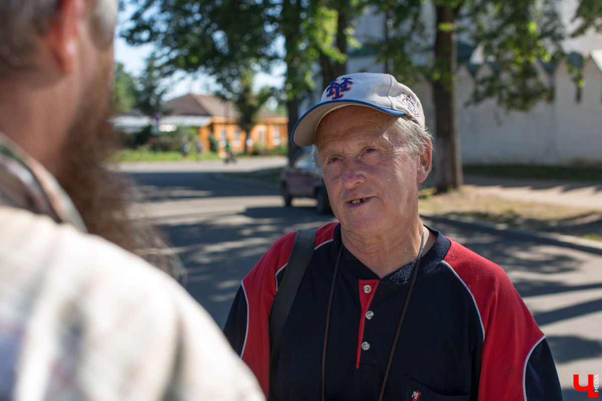 Гид Денис Лапин провел необычную экскурсию по Суздалю. Он показал журналисту Ключ-Медиа загадочные провалы, тайные подземелья и древние вещи, найденные местными жителями