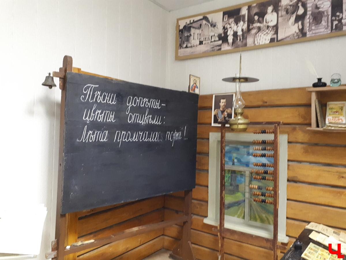 К началу нового учебного года 2018-2019 мы подготовили экскурс в историю владимирской системы образования. Чему учили 200 лет назад, что со временем менялось, и какими были школы в советские годы