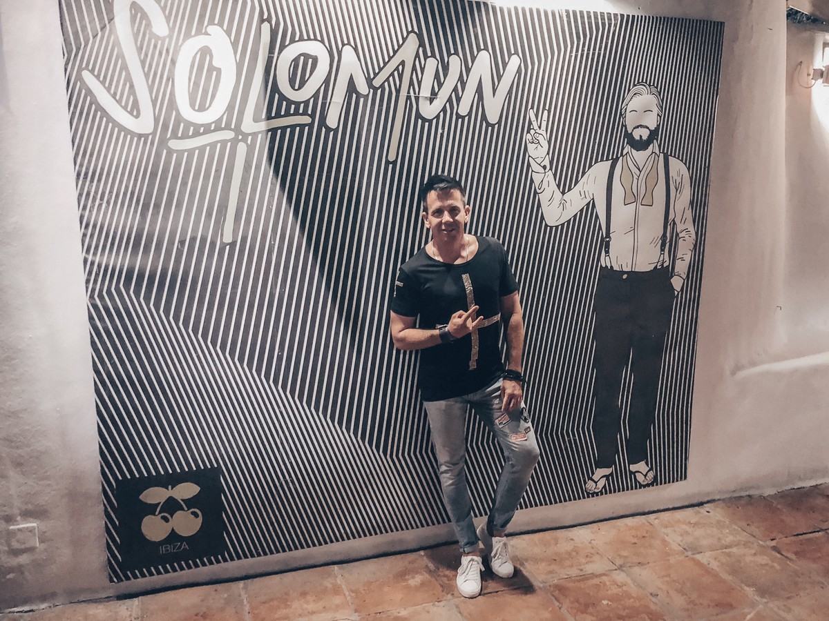 Владимирский диджей Алекс Кокс вернулся с Ибицы и рассказал о лучших, на его взгляд, местах острова. И, конечно, о самых крутых вечеринках