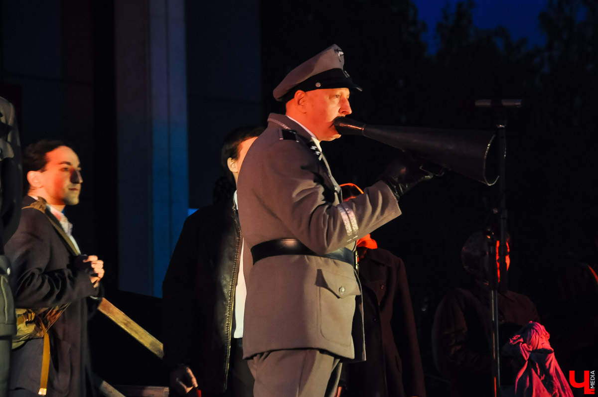 «Молодая гвардия» на Театральной площади