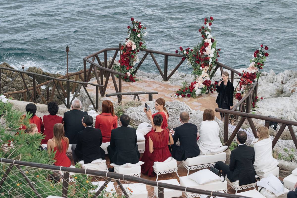 Ведущая Алена Маркелова проводит свадьбы за границей. О секретах своего успеха в свадебном бизнесе она рассказала журналисту “Ключ-Медиа”