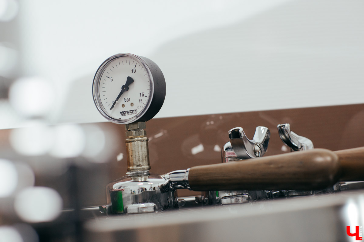 Известный владимирский бариста Дмитрий Баринов с коллегой открывают новое заведение. Новый формат предполагает дегустацию продуктов с использованием сенсорных карт. Все подробности пока держатся в тайне