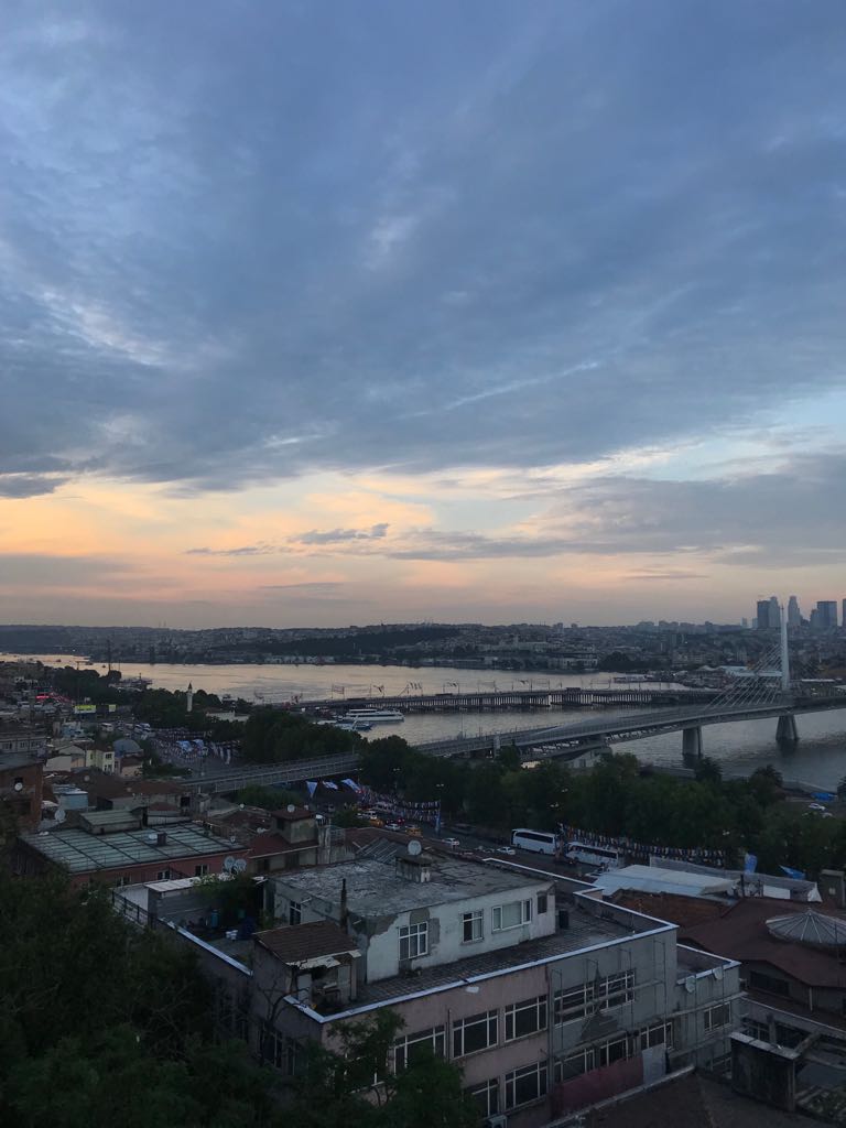 Влада Пайзулаева из Владимира оригинально отметила свой юбилей. Она с шестью подругами отправилась в Грузию, а оттуда в Турцию. Как отрывались девушки - именинница рассказала в интервью