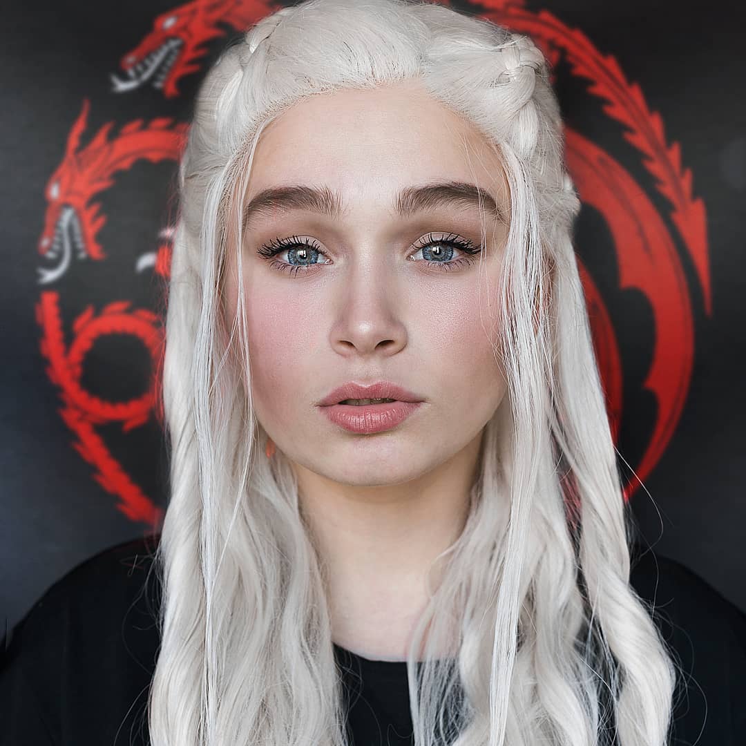 Популярная в «Инстаграм» косплеерша рассказала журналисту «Ключ-Медиа» о том, как создаются яркие фэнтезийные образы, сколько это отнимает времени и денег и приносит ли её аккаунт прибыль