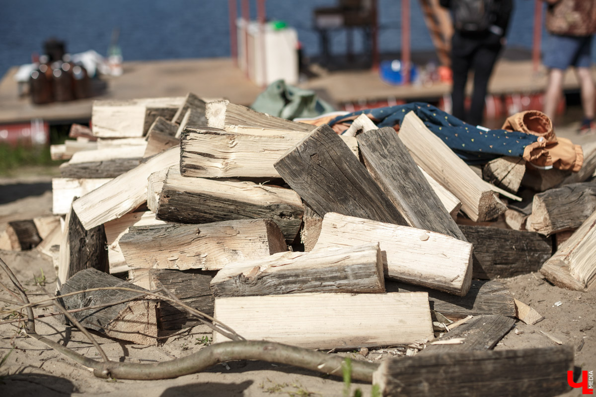 Двухэтажный плот во Владимире