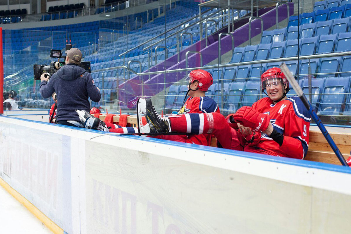 Сценарист Светлана Пугачева рассказала, как в России снимают кино, откуда в фильмах берутся киноляпы и боится ли она попасть в обзор к Badcomedian