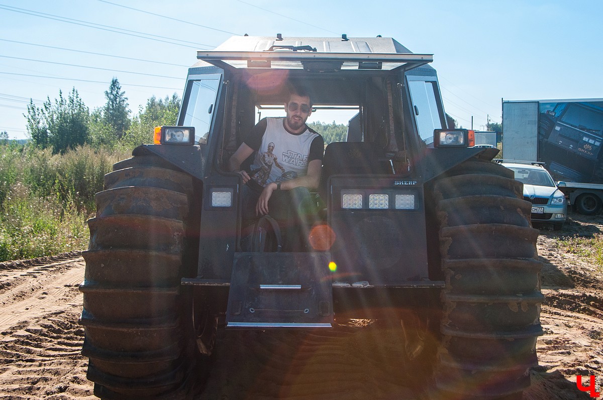11 августа во Владимире прошел тест-драйв вездехода “Шерп”. Мы прокатились на борту и выяснили, на что способна отечественная техника
