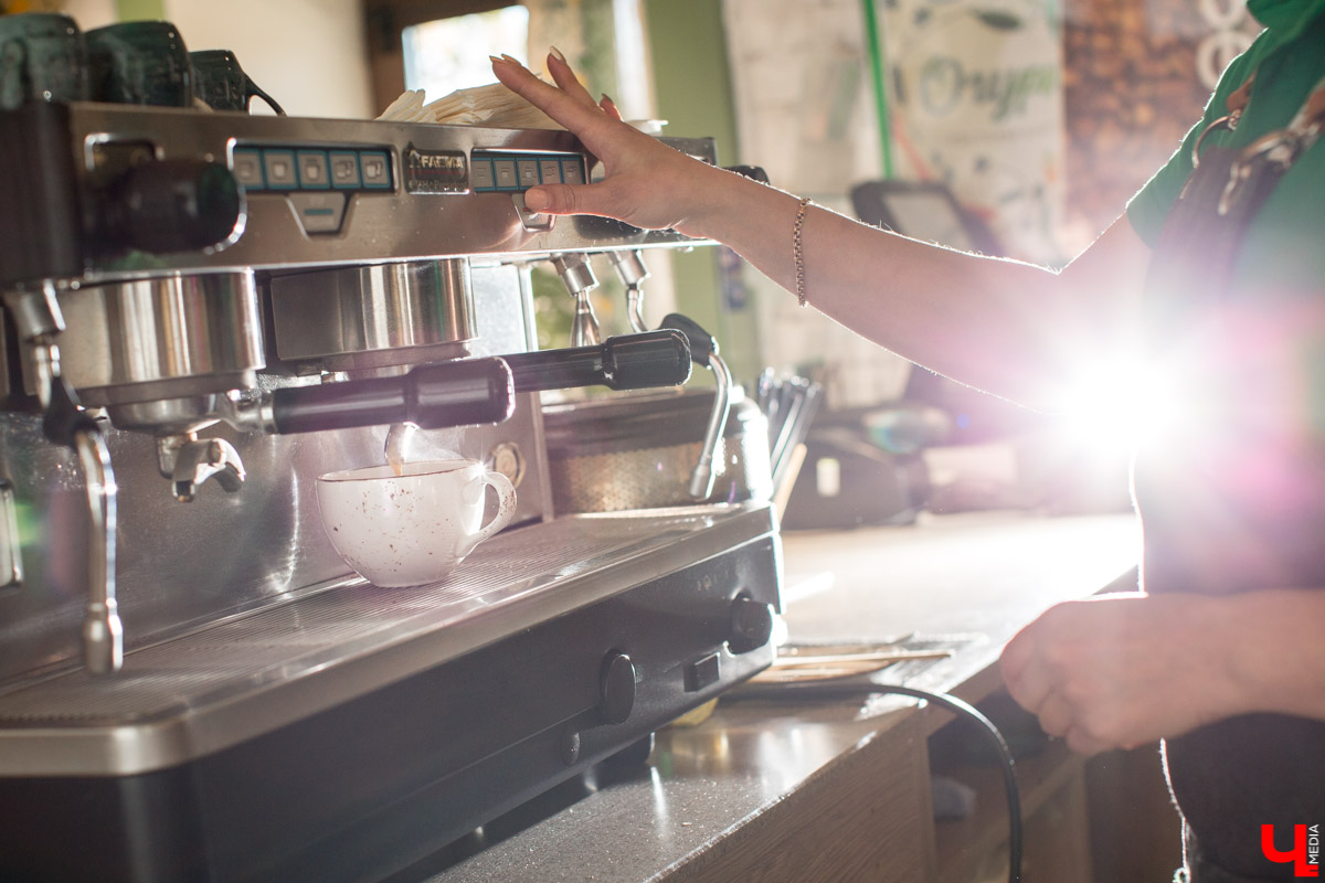 Журналист “Ключ-Медиа” отправилась на экскурсию в суздальский ресторан “Огурец” и узнала, как создавался дизайн интерьера этого заведения, какие самые необычные блюда входят в меню и где закупаются ингредиенты для них