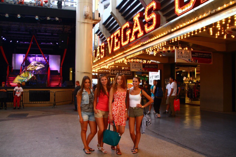 Анастасия Ковальская несколько лет подряд уезжает летом работать в Америку. Корреспондент “Ключ-Медиа” поговорила с девушкой о жизни за океаном, кредитах, работе и американской мечте