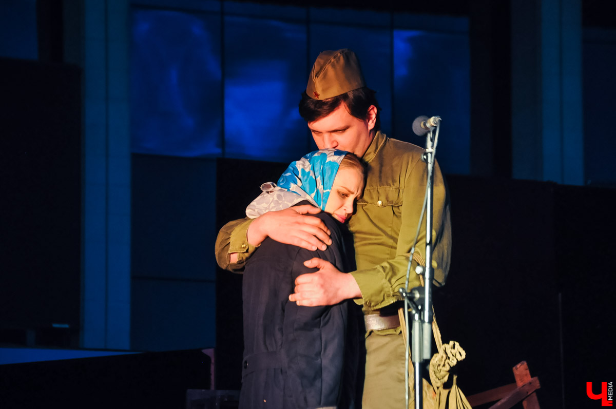 «Молодая гвардия» на Театральной площади