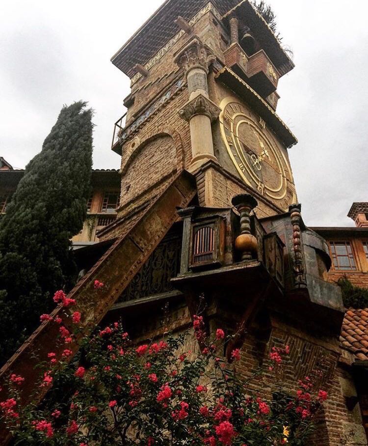 Влада Пайзулаева из Владимира оригинально отметила свой юбилей. Она с шестью подругами отправилась в Грузию, а оттуда в Турцию. Как отрывались девушки - именинница рассказала в интервью