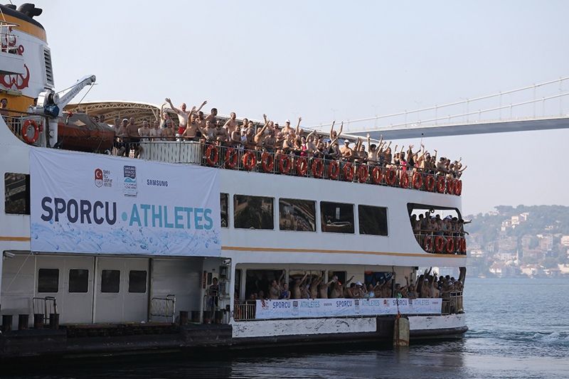 Ковровчанин Алексей Забегалов участвовал в заплыве через пролив Босфор в Турции. Алексей похудел на 27 кг и вплавь добрался до Европы