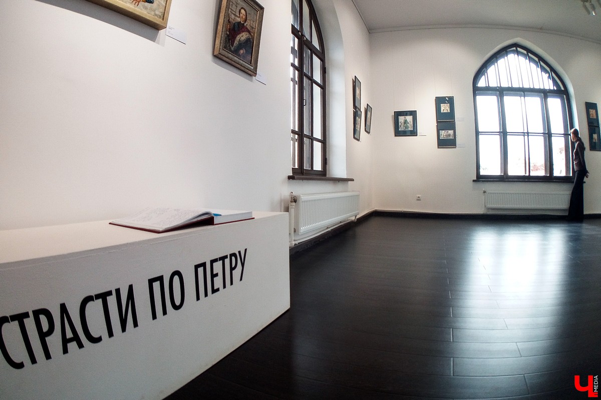 15 августа в усадьбе Храповицкого в Муромцево открылась выставка “Страсти по Петру”. Авторы - известные московские художники Виталий Ермолаев и Валерий Архипов