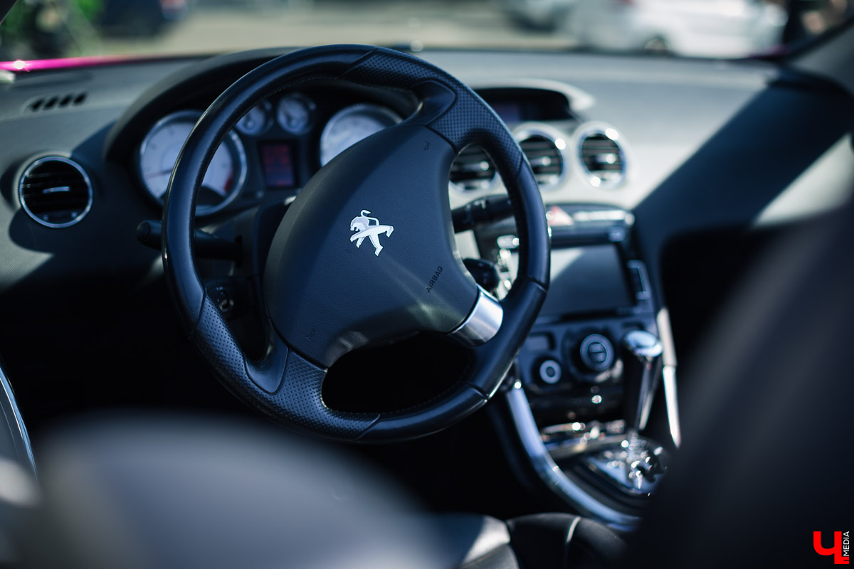 Розовый кабриолет Пежо Маргариты Скарлетт